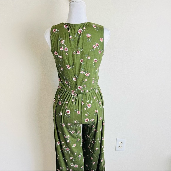 Fashion Nova Green & Pink Floral Tank Crop Top & Flare Leg Pants Set - Picture 4 of 6